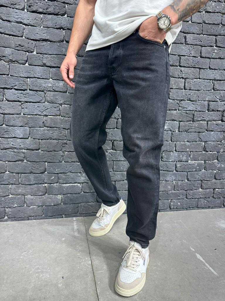 Relaxed Fit Black Washed Jeans